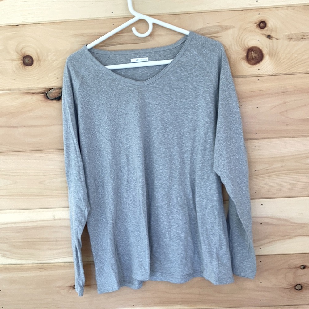 Columbia V-neck gray T-shirt